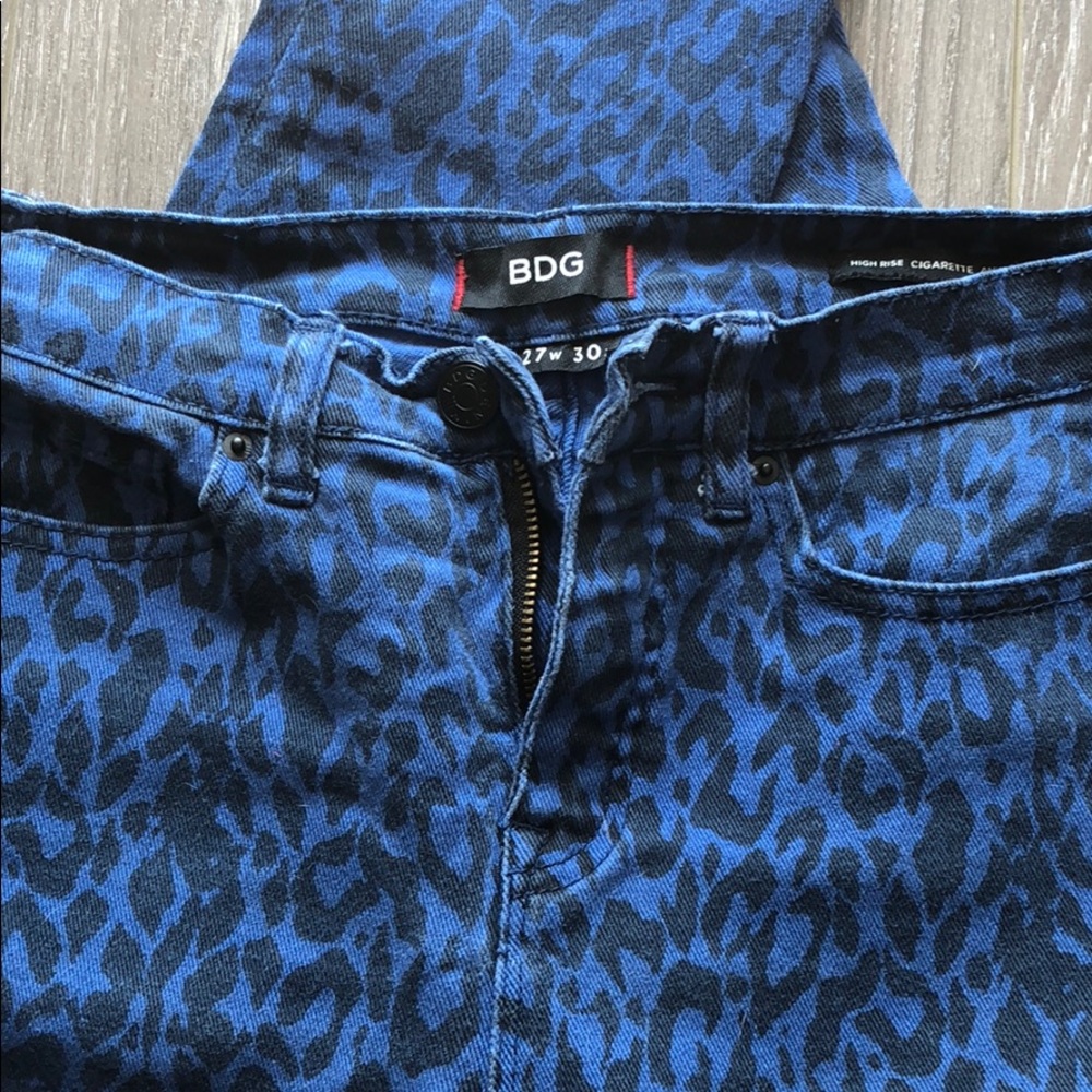 💙High rise blue leopard skinnies!💎